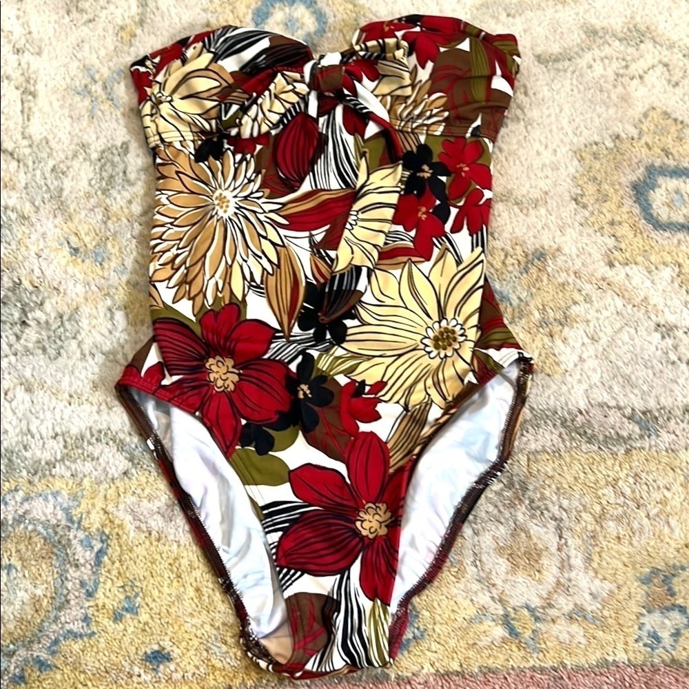 ⭐️Silhouette Solutions,What a Gorgeous Suit, Strapless, Secure Back Strap,Size 8